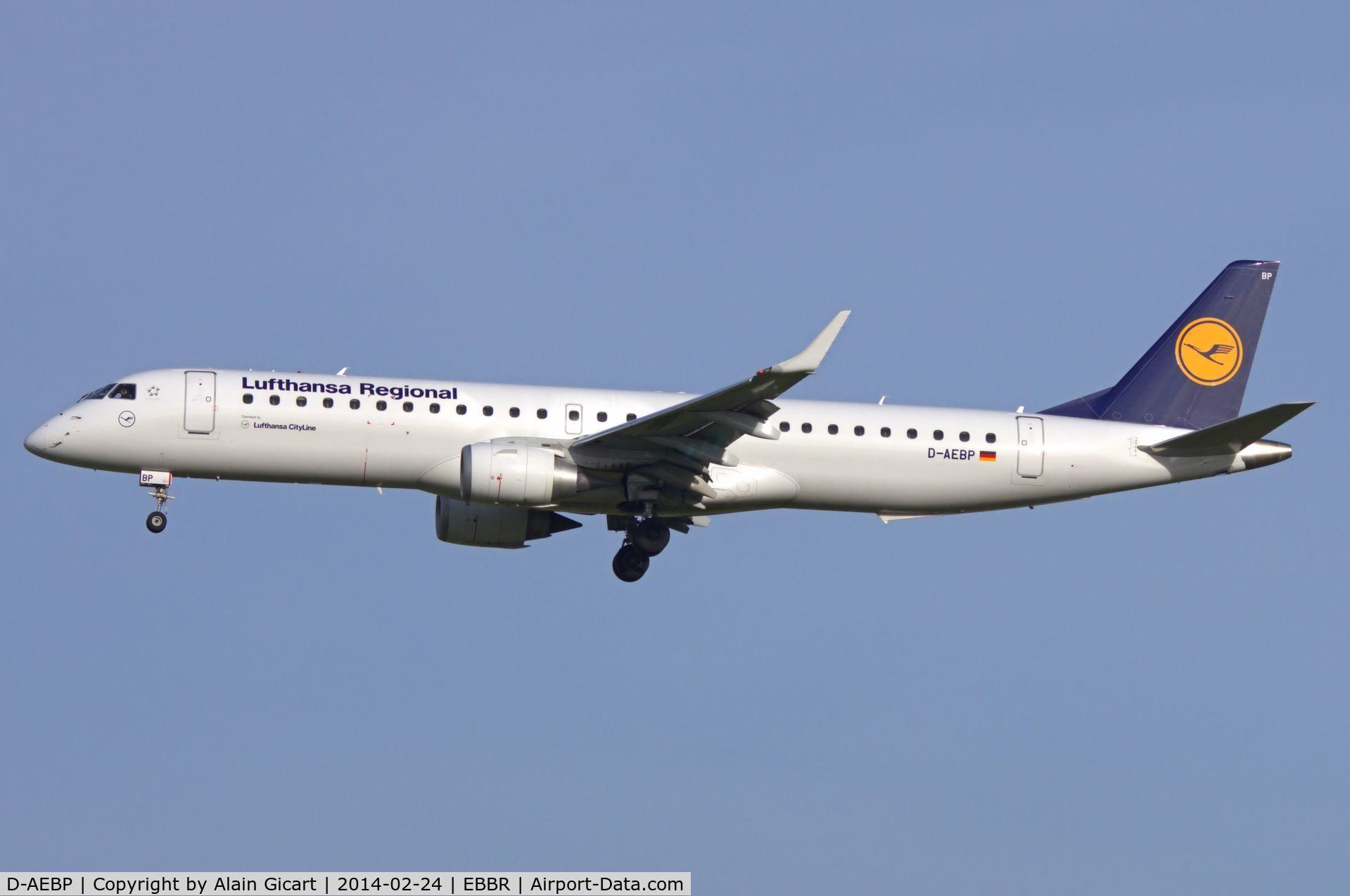 D-AEBP, 2012 Embraer 195LR (ERJ-190-200LR) C/N 19000553, Landing
