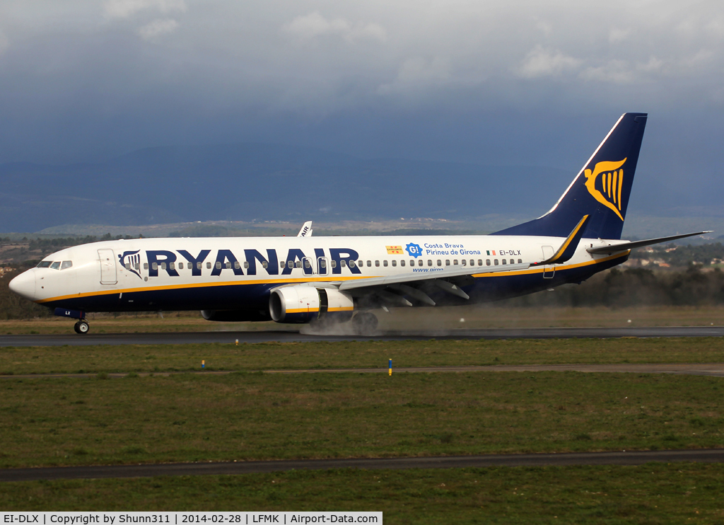 EI-DLX, 2006 Boeing 737-8AS C/N 33600, Landing rwy 28 with additional 'Costa Brava/Pirineu de Girona' titles on left side