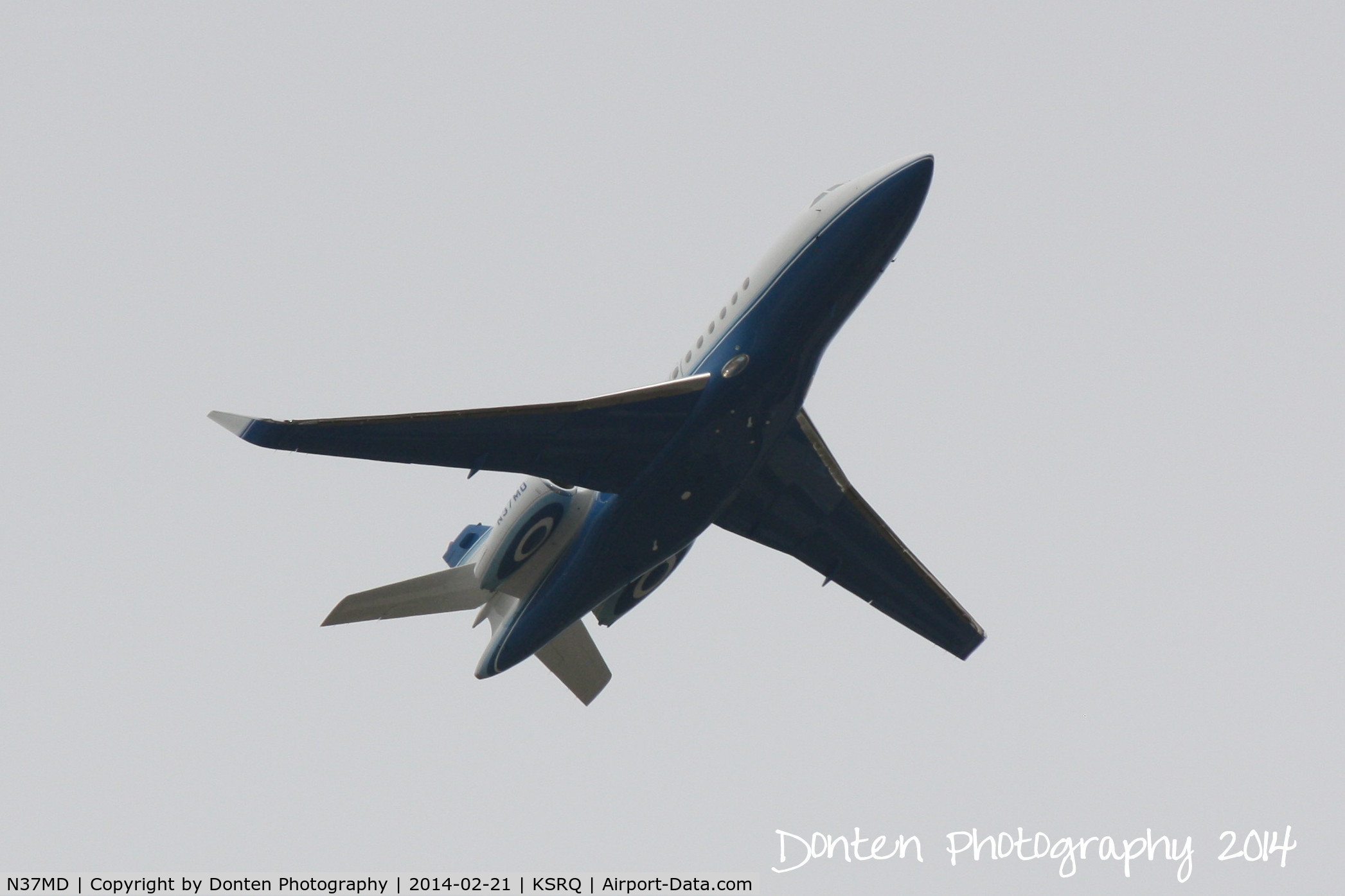 N37MD, 1996 Dassault Falcon 2000 C/N 32, Dassault Falcon 2000 (N37MD) departs Sarasota-Bradenton International Airport