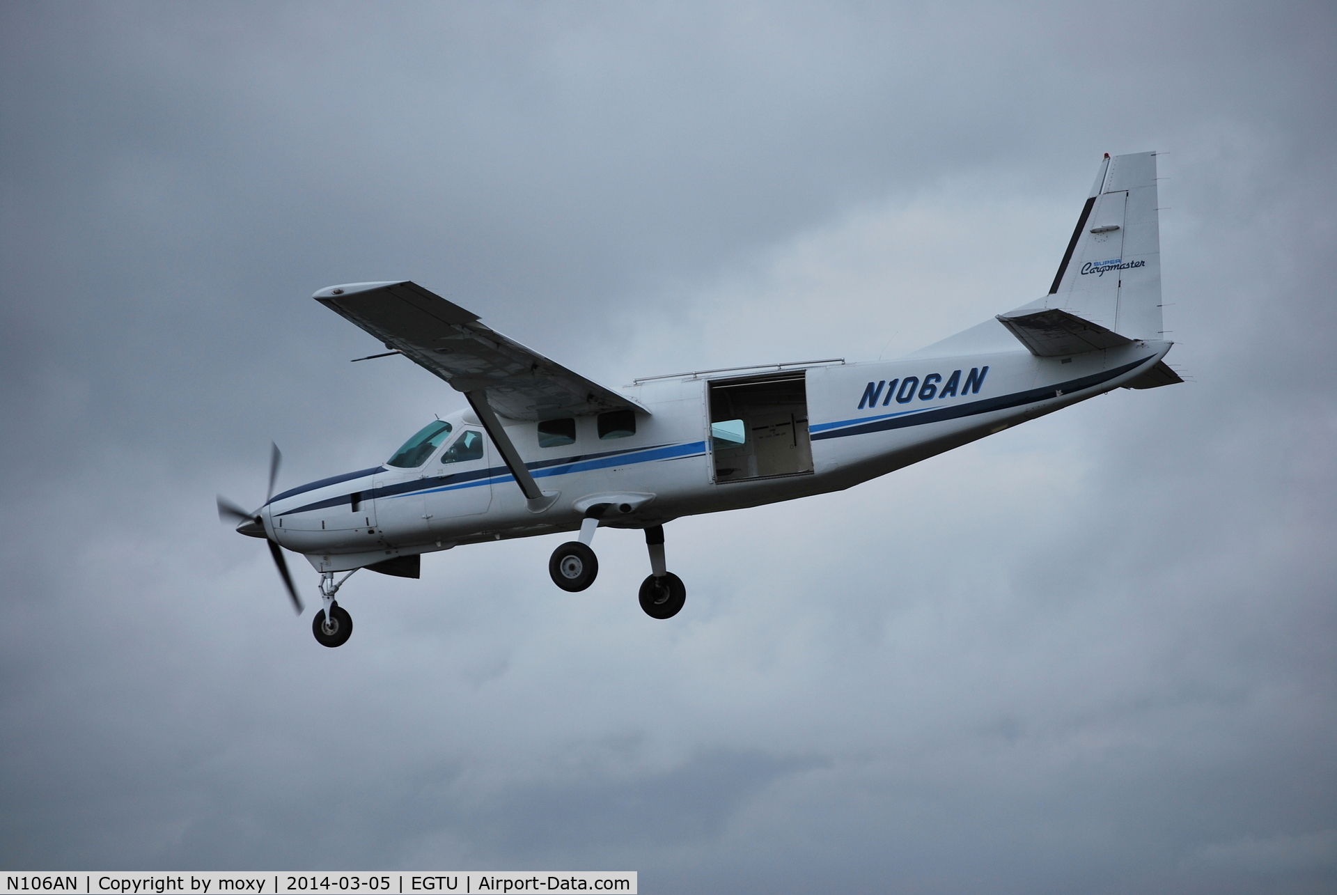 N106AN, 2002 Cessna 208B Super Cargomaster C/N 208B0917, Cessna 208B Caravan, used for parachute dropping.