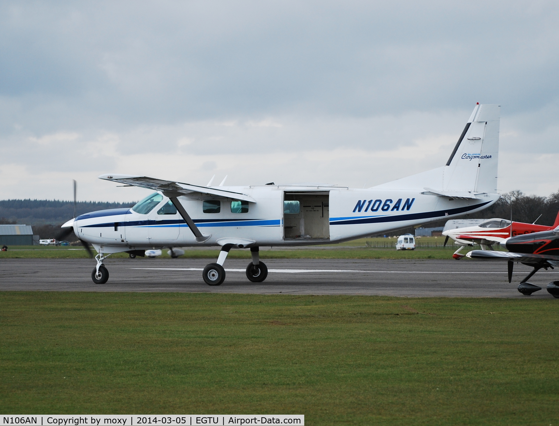 N106AN, 2002 Cessna 208B Super Cargomaster C/N 208B0917, Cessna 208B Caravan at Dunkeswell.