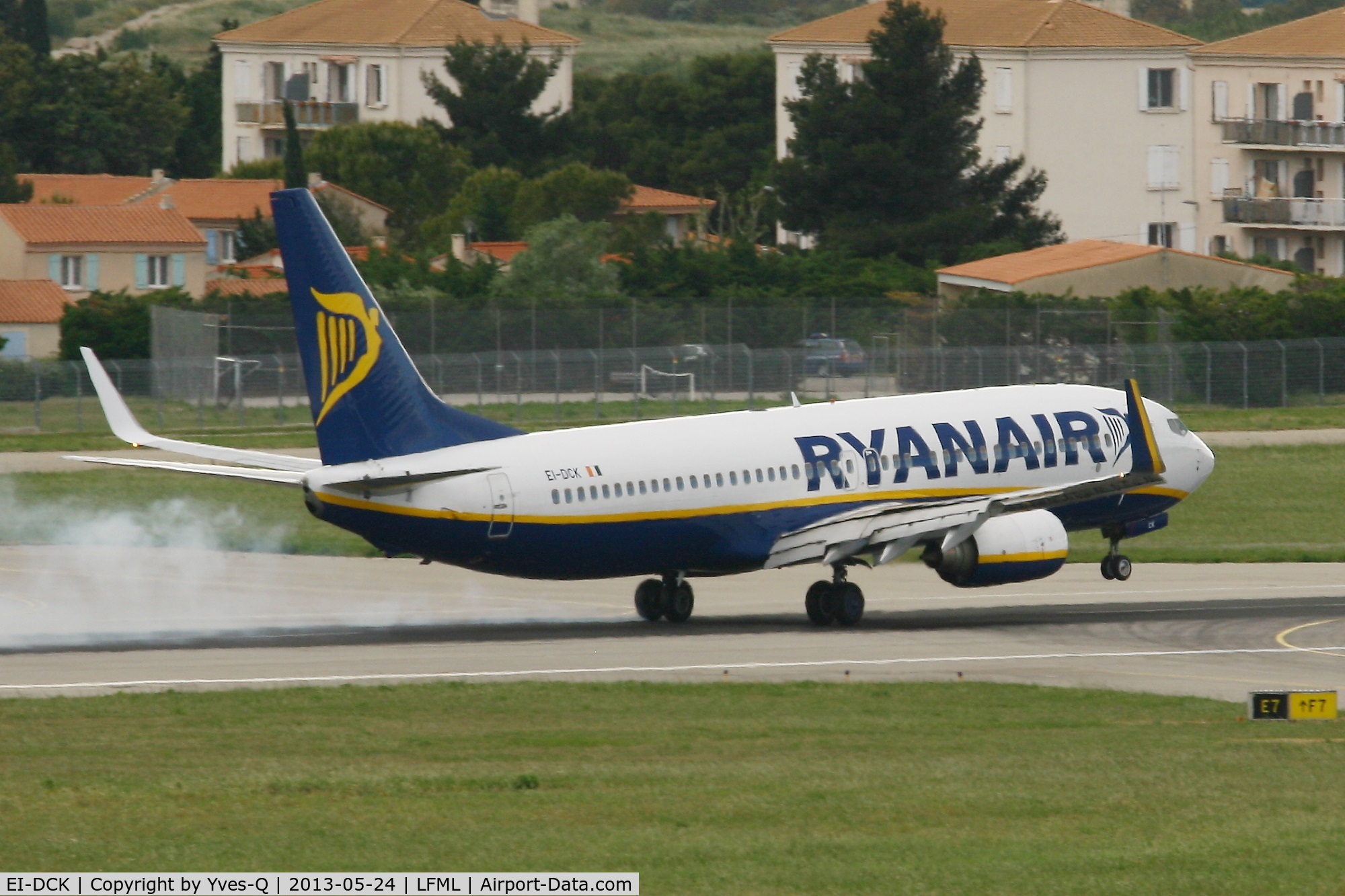 EI-DCK, 2004 Boeing 737-8AS C/N 33565, Boeing 737-8AS(WL), Landing Rwy 31L, Marseille-Marignane Airport (LFML-MRS)