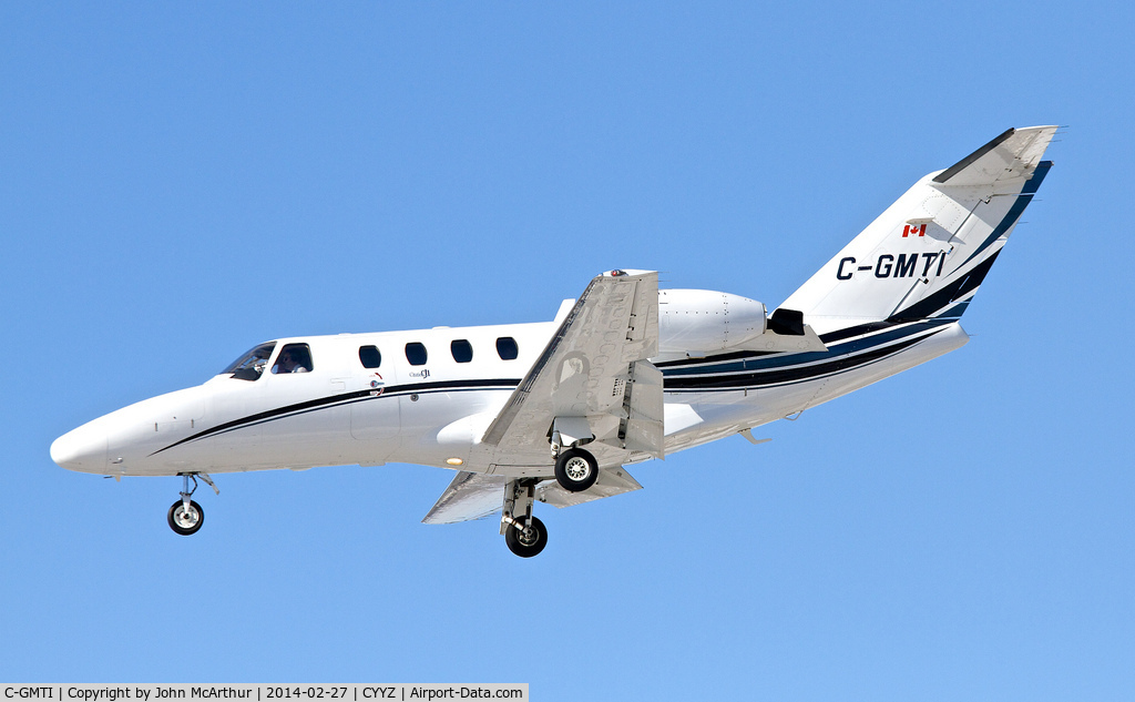 C-GMTI, 2000 Cessna 525 CitationJet CJ1 C/N 525-0398, Final approach to CYYZ runway 23R