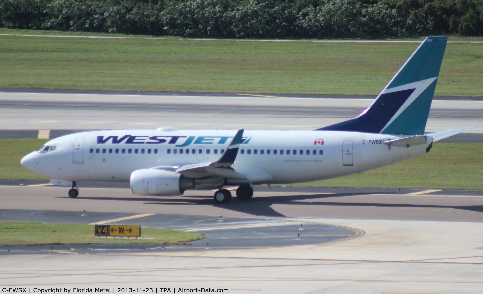 C-FWSX, 2004 Boeing 737-7CT C/N 32761, West Jet 737-700
