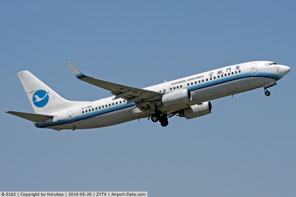 B-5162, 2006 Boeing 737-85C C/N 35047, take off from RWY06