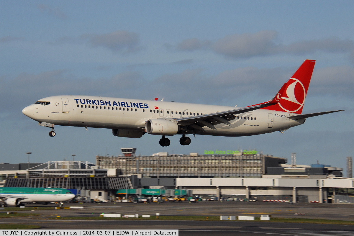 TC-JYD, 2012 Boeing 737-9F2/ER C/N 40978, arriving on the afternoon service from Istanbul