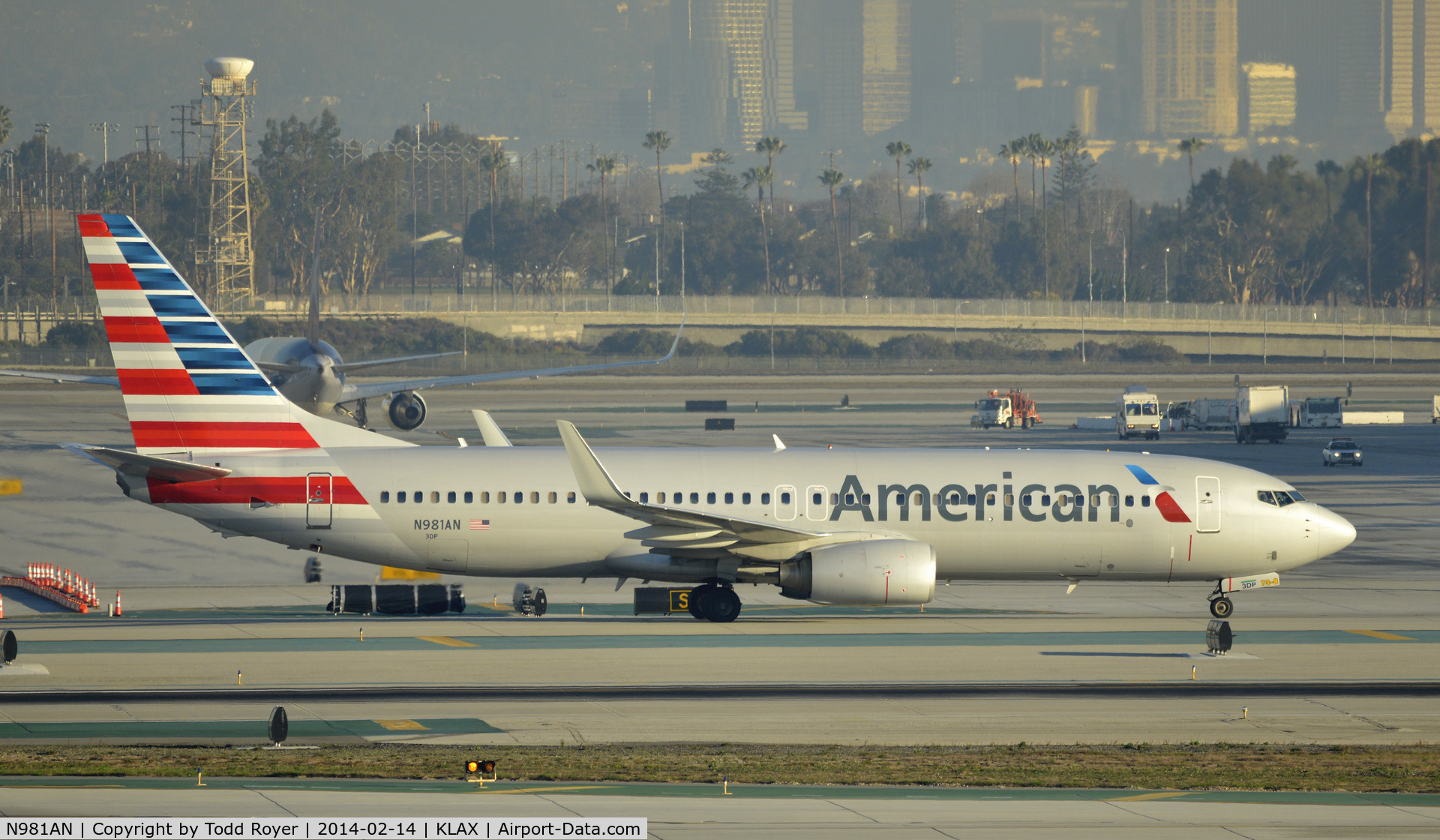 N981AN, Boeing 737-823 C/N 30897, Taxiing to gate at LAX