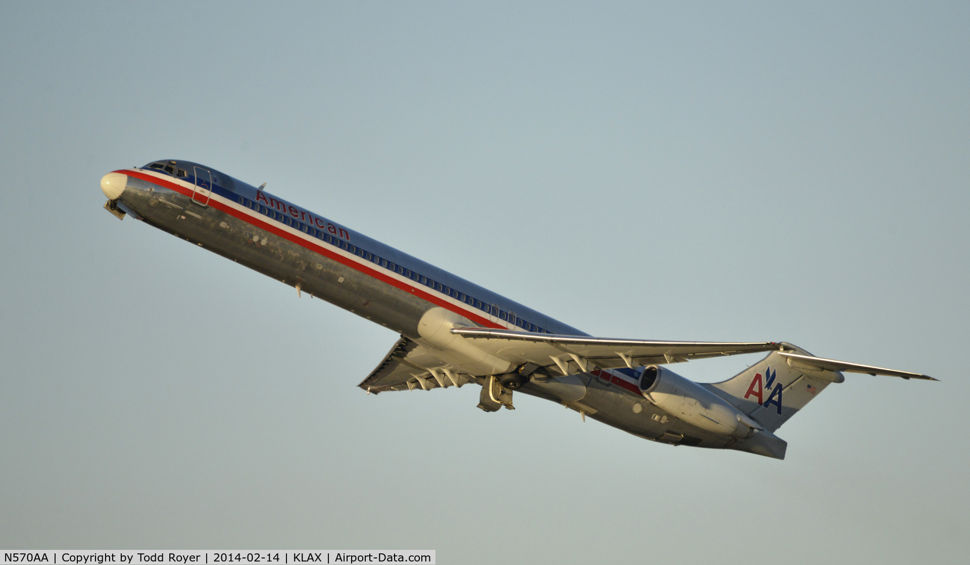 N570AA, 1987 McDonnell Douglas MD-83 (DC-9-83) C/N 49352, Departing LAX on 25R