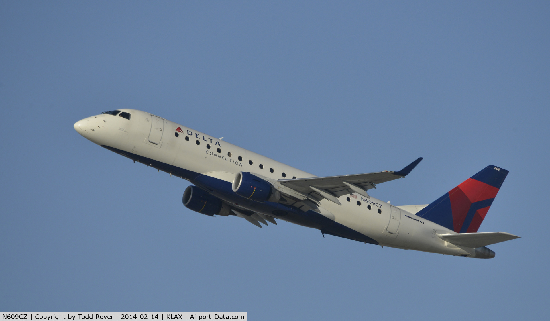 N609CZ, 2007 Embraer 175LR (ERJ-170-200LR) C/N 17000197, Departing LAX on 25R