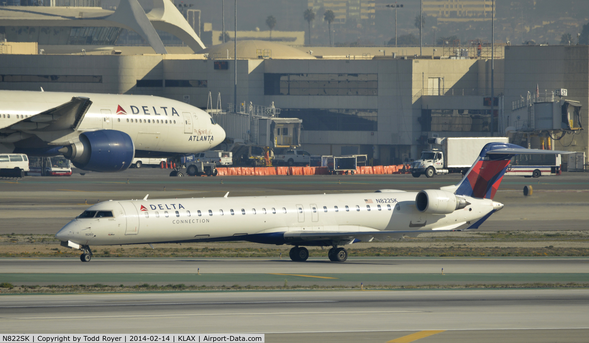 N822SK, 2008 Bombardier CRJ-900ER (CL-600-2D24) C/N 15203, Taxiing to gate at LAX