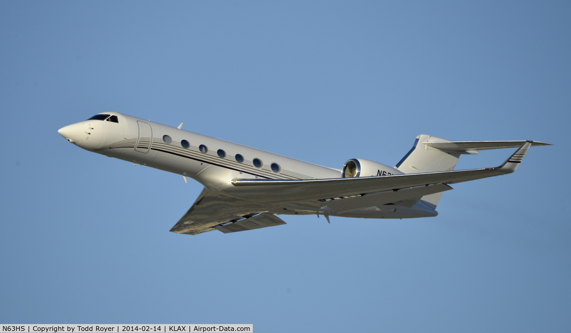 N63HS, 2004 Gulfstream Aerospace GV-SP (G550) C/N 5013, Departing LAX