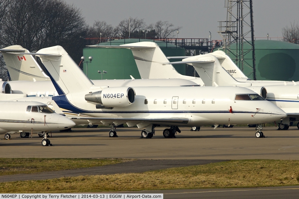 N604EP, 2000 Bombardier Challenger 604 (CL-600-2B16) C/N 5462, Bombardier CL604, c/n: 5462 (ex D-AHLE ) at Luton