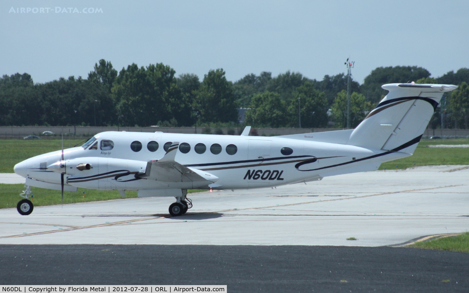 N60DL, 2005 Raytheon Aircraft Company B300 C/N FL-446, King Air 350