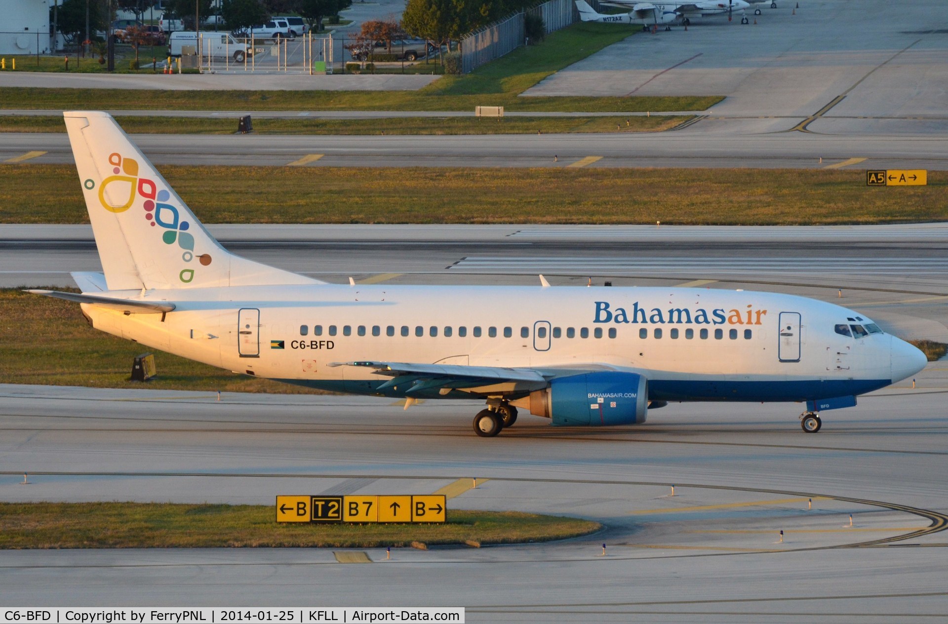 C6-BFD, 1993 Boeing 737-5H6 C/N 26448, Bahamasair B735 taxying for departure