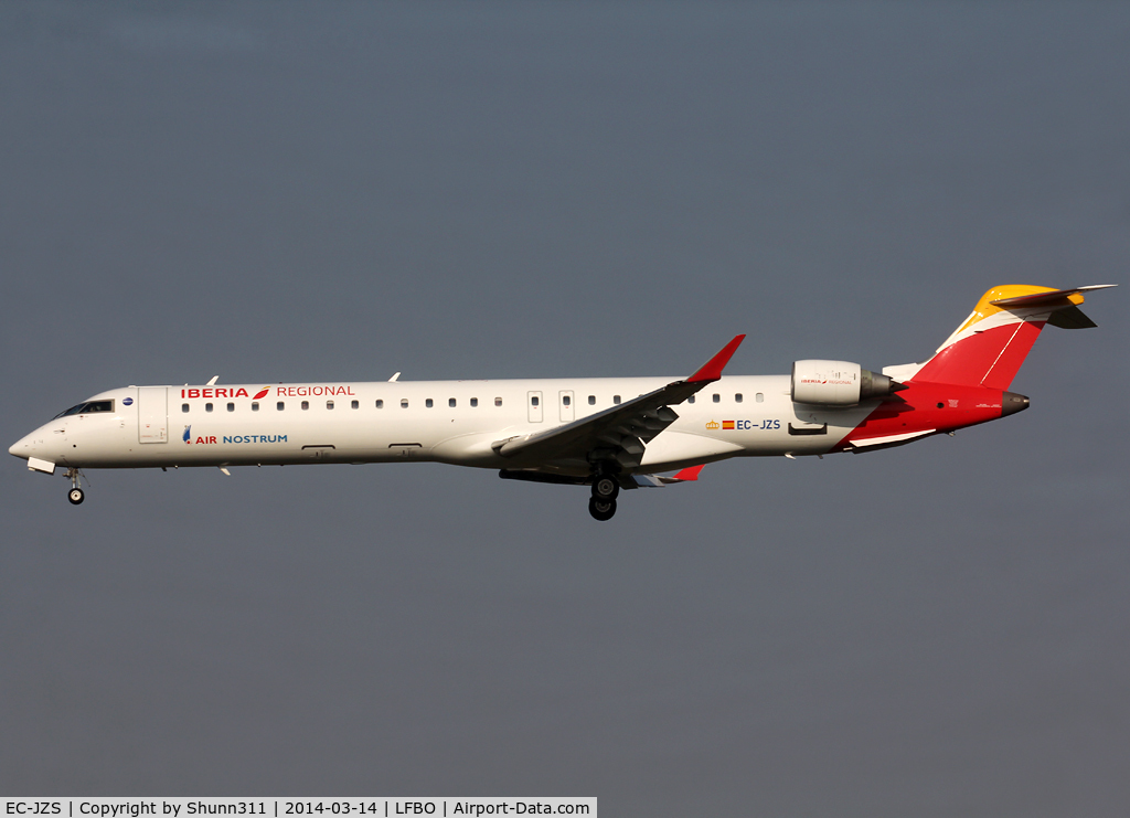 EC-JZS, 2007 Bombardier CRJ-900 (CL-600-2D24) C/N 15111, Landing rwy 32L in new Iberia c/s