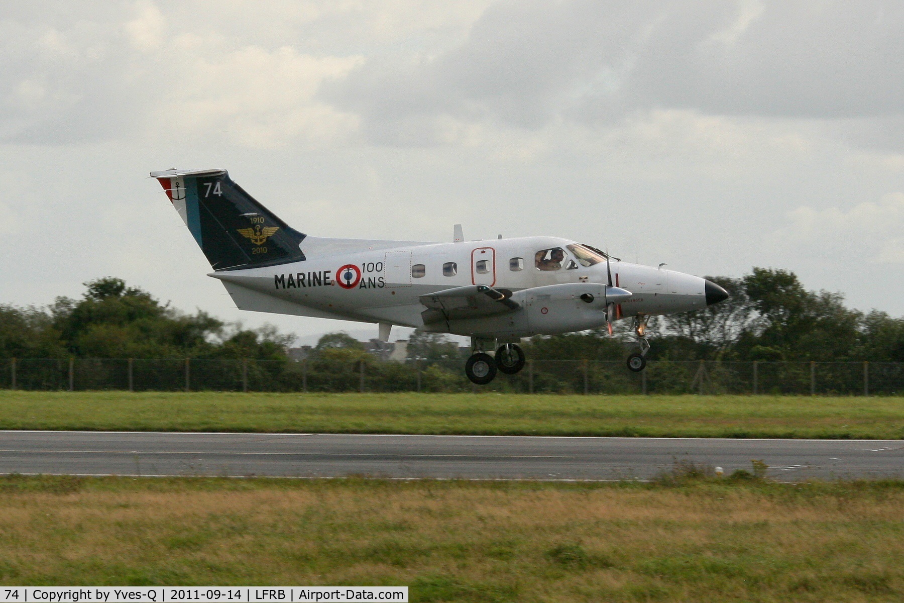 74, Embraer EMB-121AN Xingu C/N 121074, Embraer EMB-121AN Xingu, on final rwy 25L, Brest-Guipavas Airport (LFRB-BES)