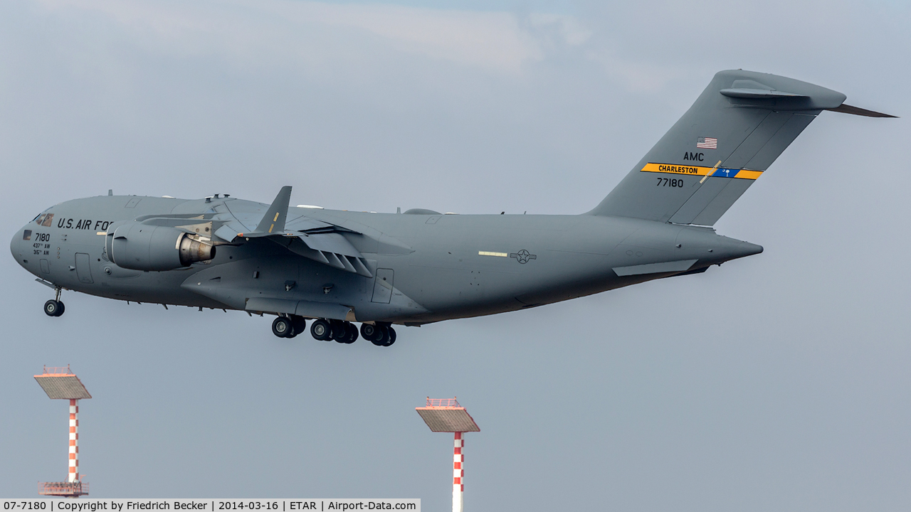 07-7180, 2008 Boeing C-17A Globemaster III C/N P-180, on final RW27