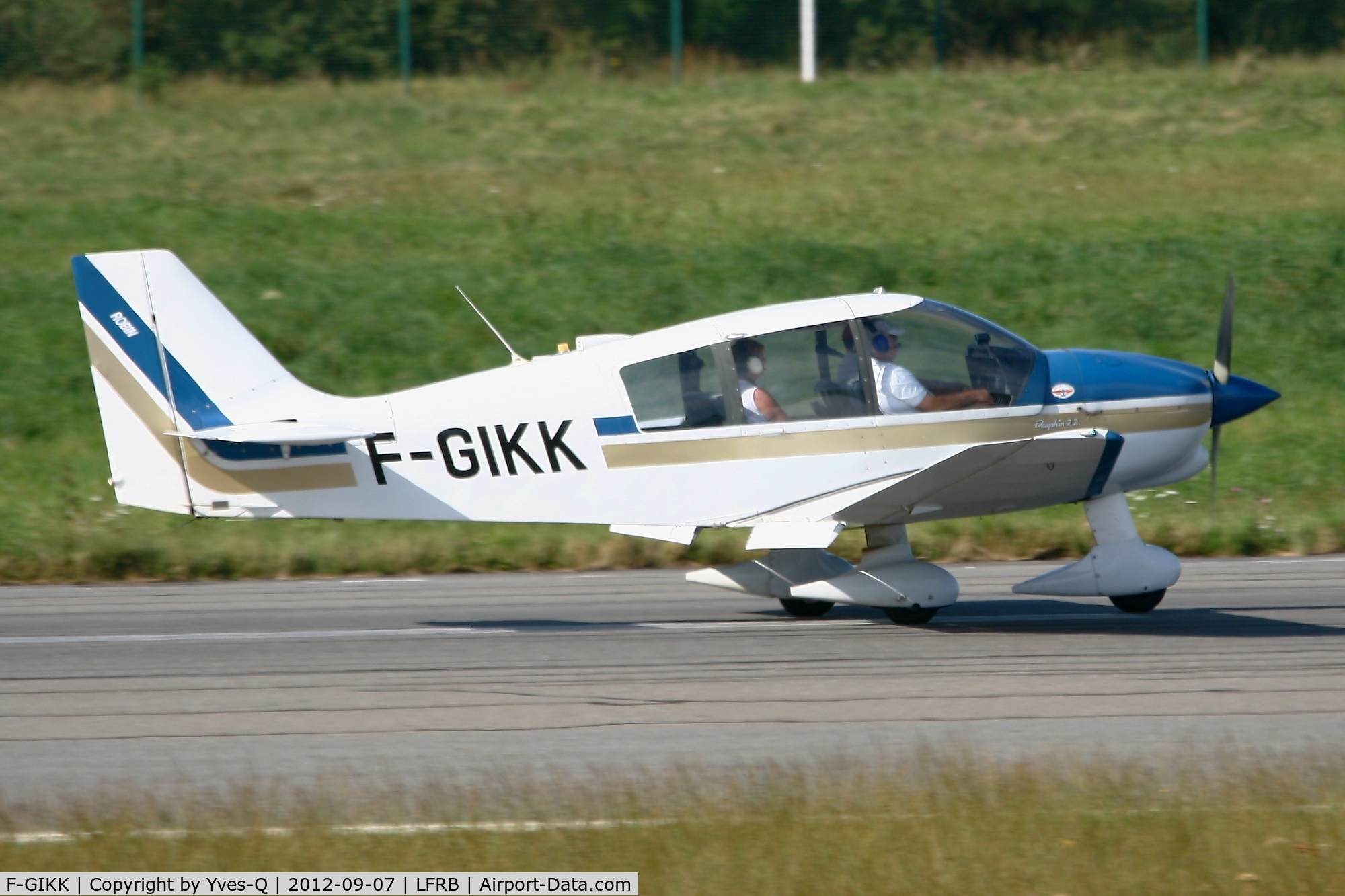 F-GIKK, Robin DR-400-120 C/N 1942, Robin DR-400-120, Landing rwy 07R, Brest-Guipavas Airport (LFRB-BES)