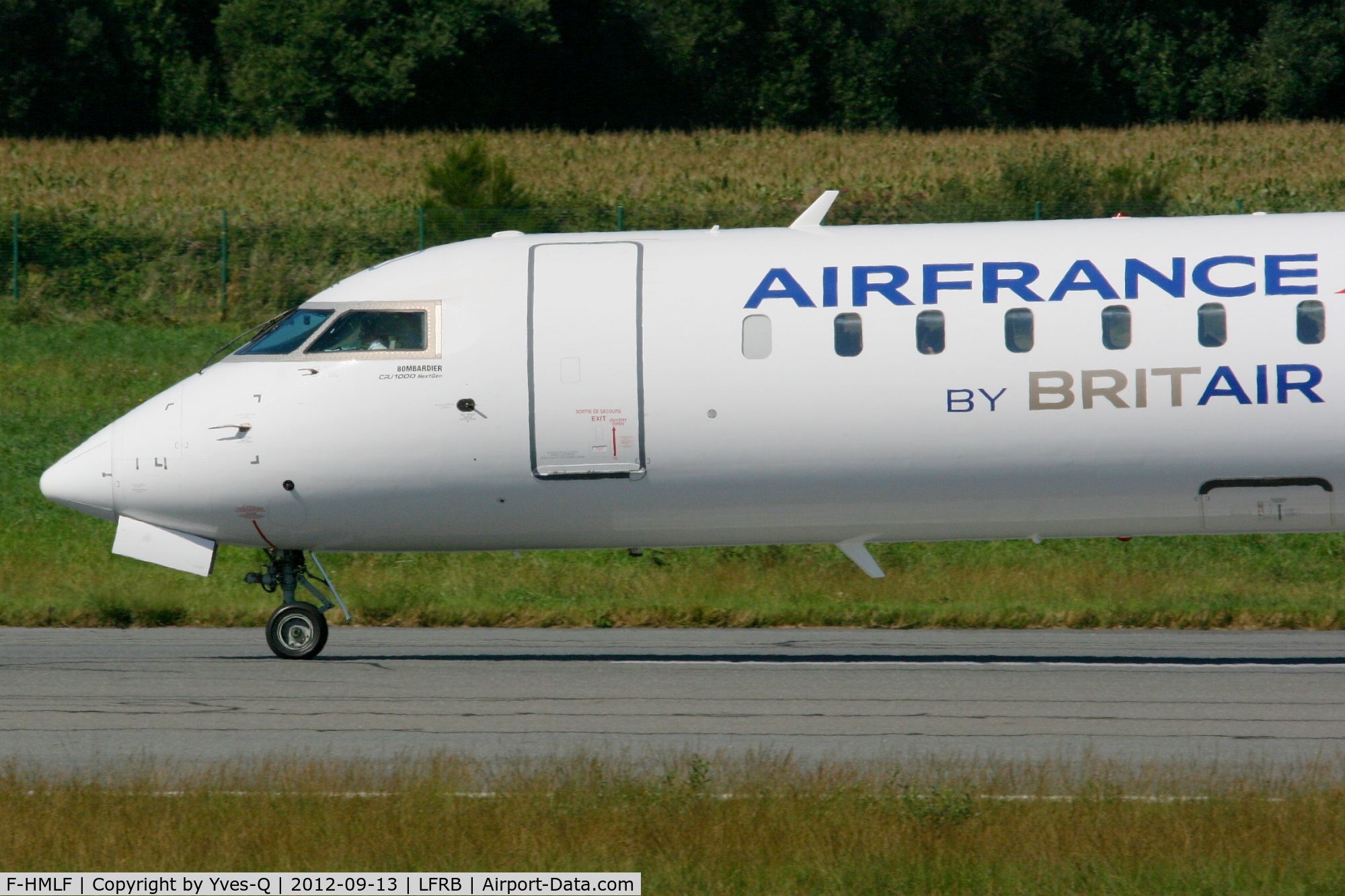 F-HMLF, 2010 Bombardier CRJ-1000EL NG (CL-600-2E25) C/N 19010, Canadair Regional Jet CRJ-1000, Taxiing to holding point Rwy 07R, Brest-Guipavas Airport (LFRB-BES)