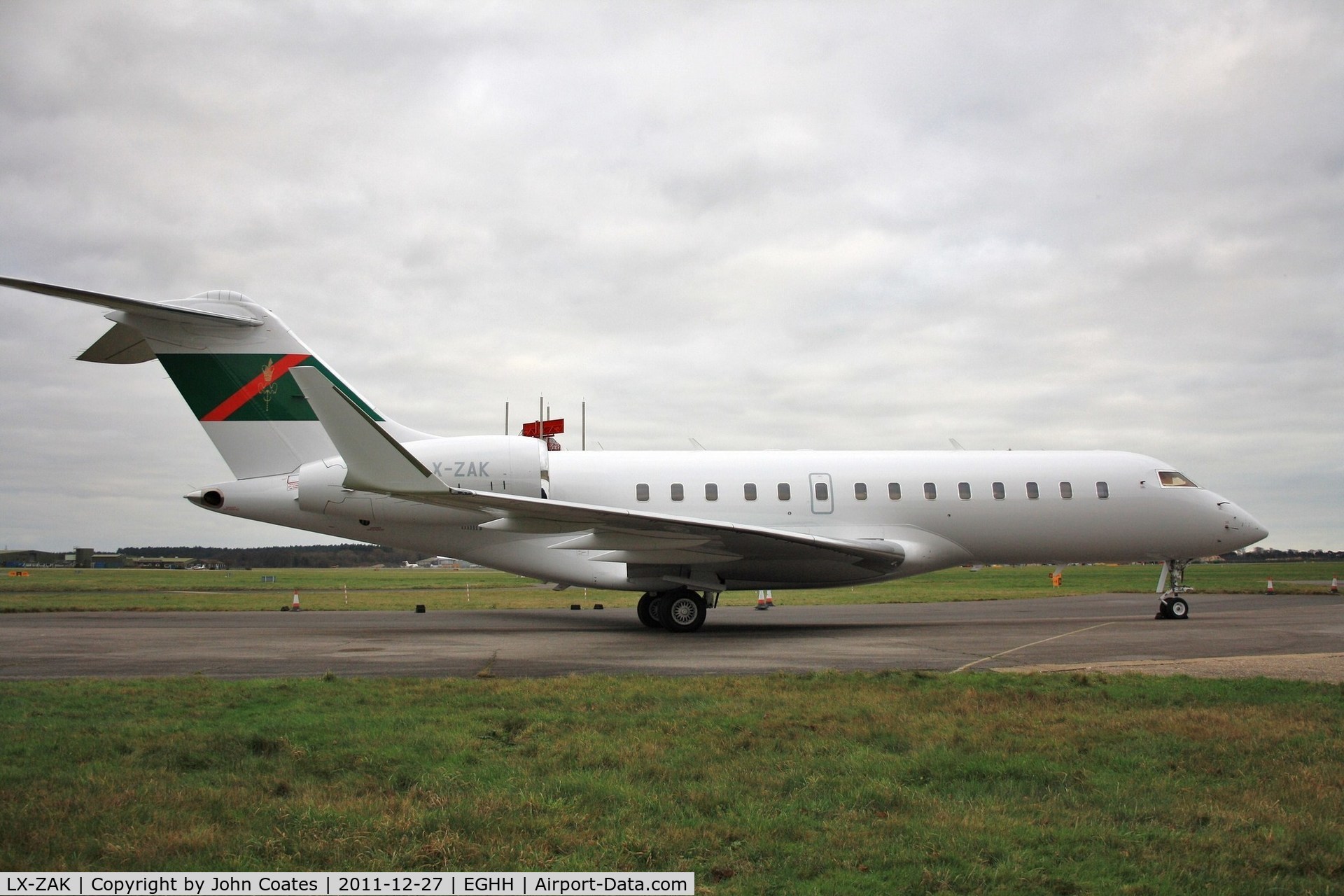 LX-ZAK, 2006 Bombardier BD-700-1A11 Global 5000 C/N 9204, At Sigs