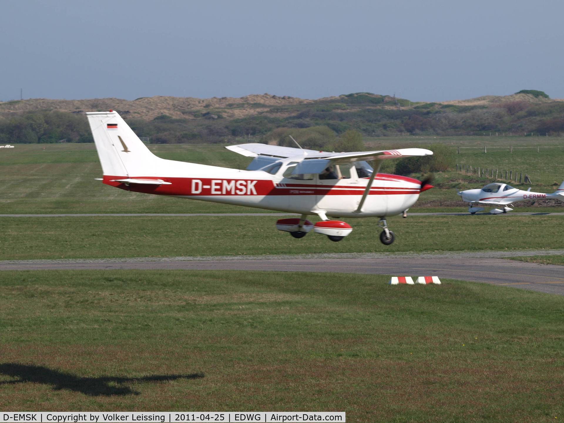 D-EMSK, 1976 Reims F172M ll Skyhawk C/N 1340, landing