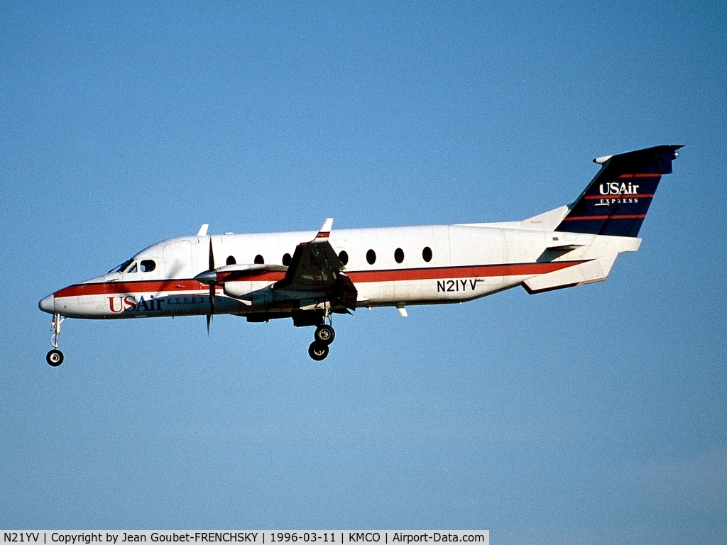 N21YV, 1992 Beech 1900D C/N UE-21, landing