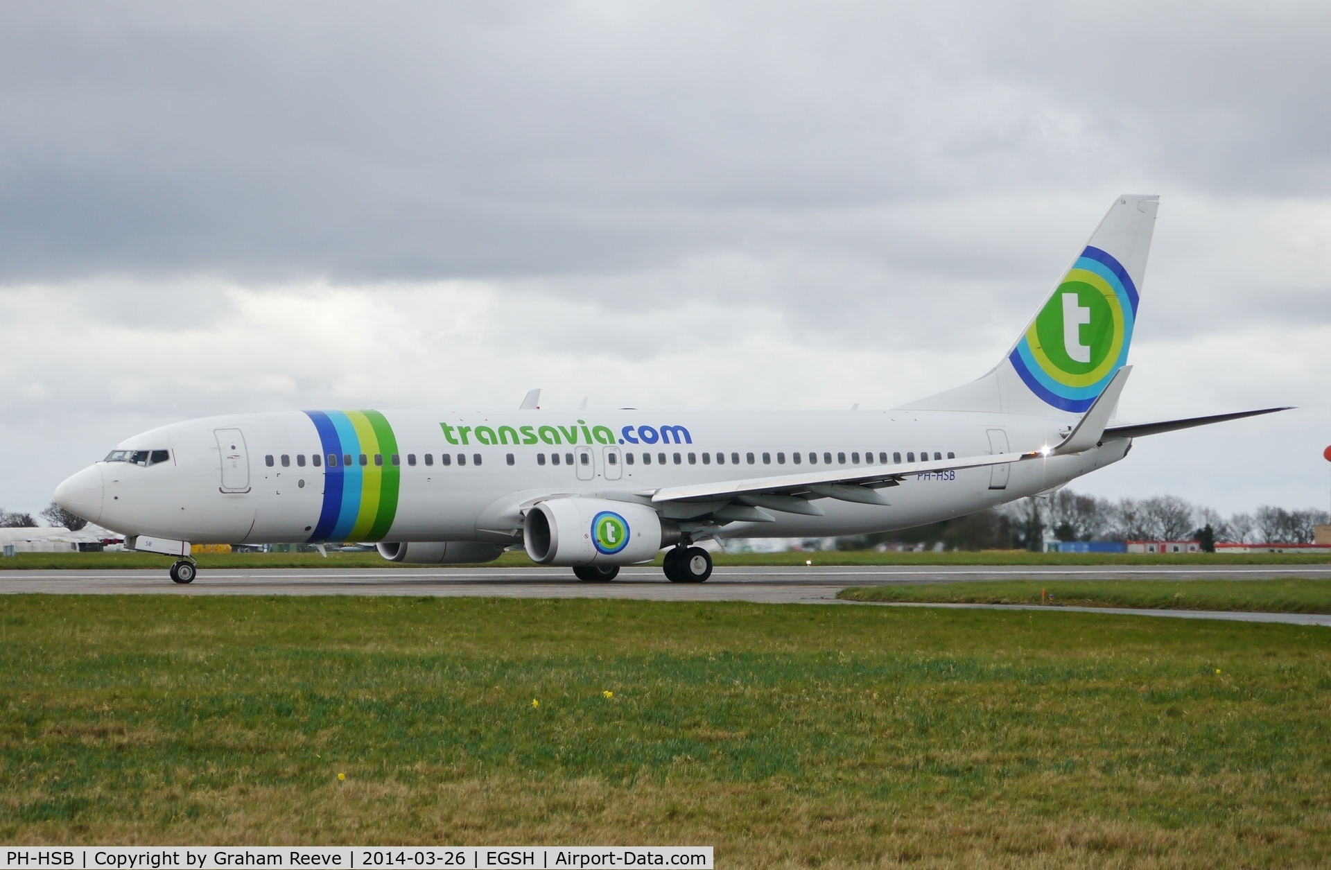 PH-HSB, 2010 Boeing 737-8K2 C/N 34172, About to take off.