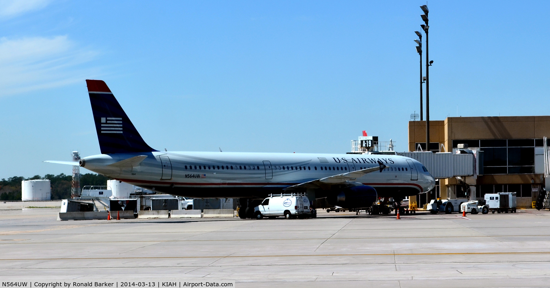 N564UW, 2012 Airbus A321-231 C/N 5374, Taxi Houston