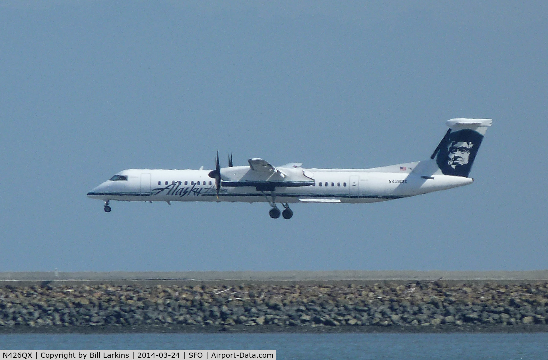 N426QX, 2007 Bombardier DHC-8-402 Dash 8 C/N 4154, Landing at San Francisco