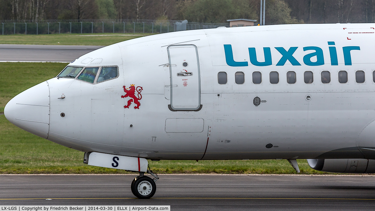 LX-LGS, 2005 Boeing 737-7C9 C/N 33956, taxying to the active