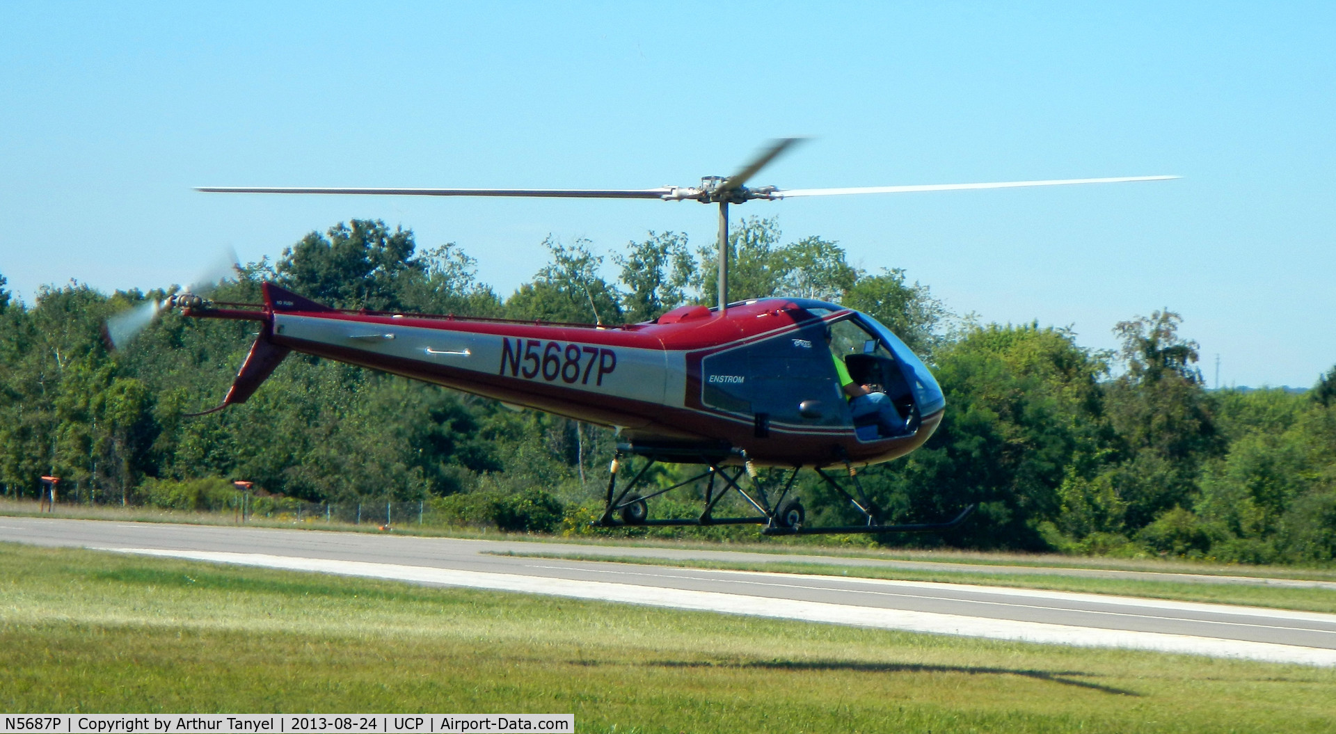 N5687P, Enstrom 280C Shark C/N 1167, Taking off from UCP during the Wheels and Wings Airshow