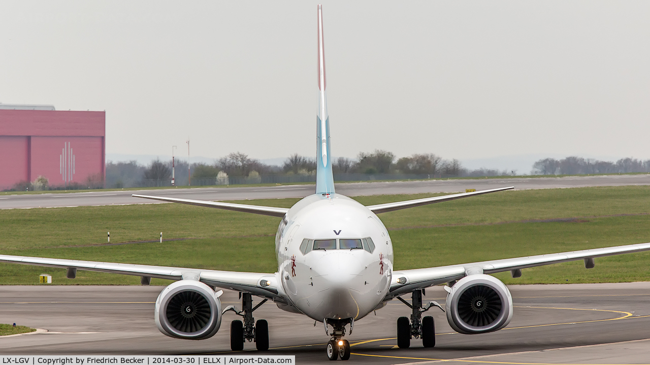 LX-LGV, 2013 Boeing 737-8C9 C/N 41190, taxying to the gate at LUX