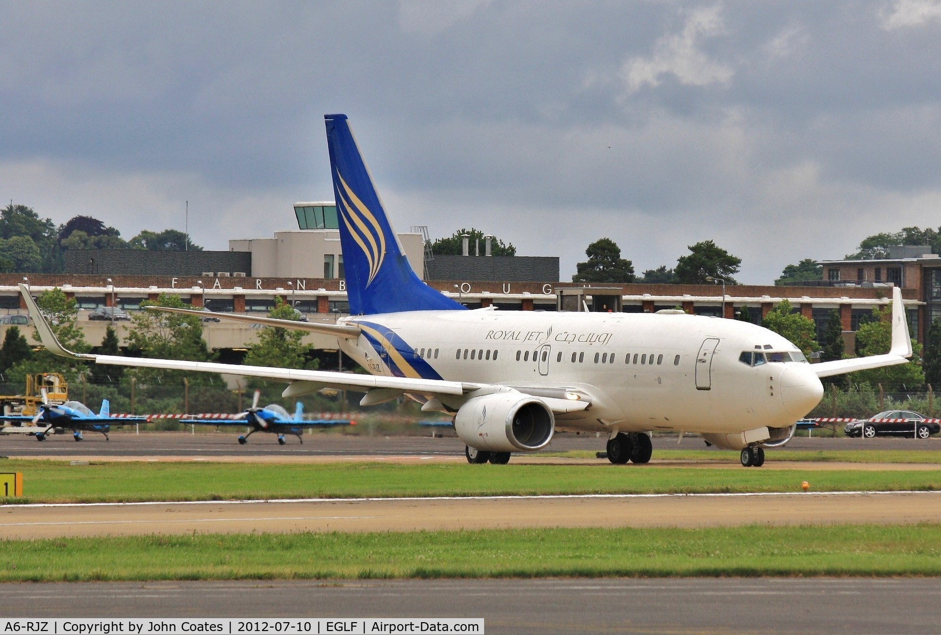 A6-RJZ, 1999 Boeing 737-7Z5 BBJ C/N 29269, Waiting to depart