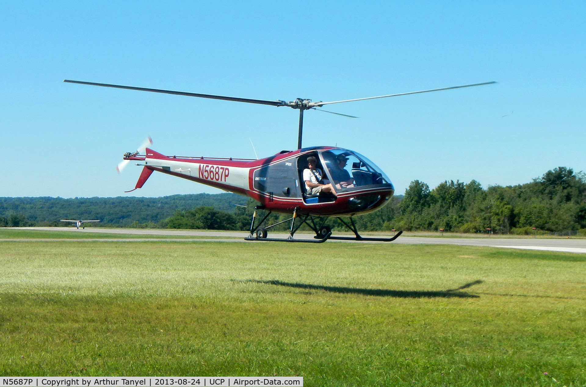 N5687P, Enstrom 280C Shark C/N 1167, Taking off from UCP during the Wheels and Wings Airshow