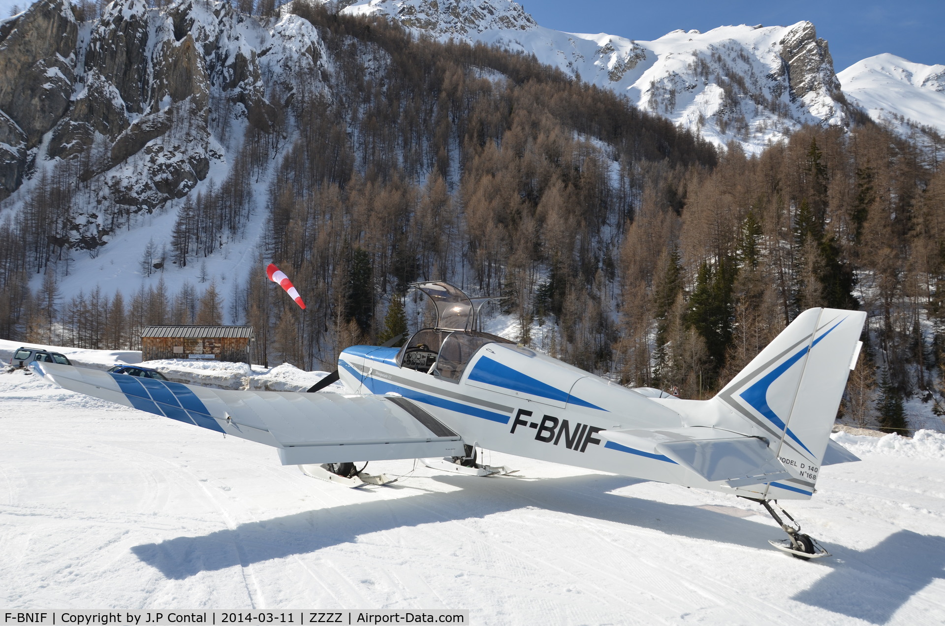 F-BNIF, SAN Jodel D-140E Mousquetaire IV C/N 168, Altisurface de Valloire/Bonnenuit.
F-BNIF parked heading South on the platform. In the background : the airclub house, the windsock, and the 