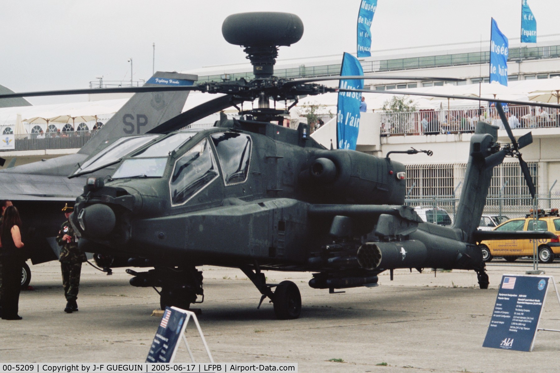 00-5209, 2000 Boeing AH-64D Longbow Apache C/N PVD209, On display at Paris-Le Bourget 2005 airshow.