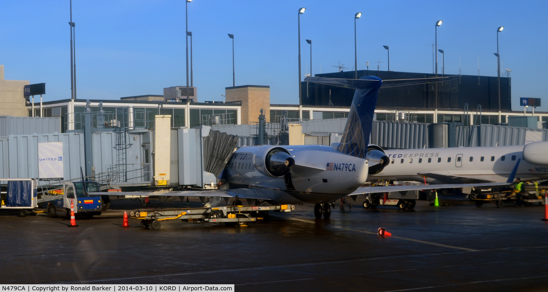 N479CA, 2002 Bombardier CRJ-200ER (CL-600-2B19) C/N 7675, At the gate Chicago