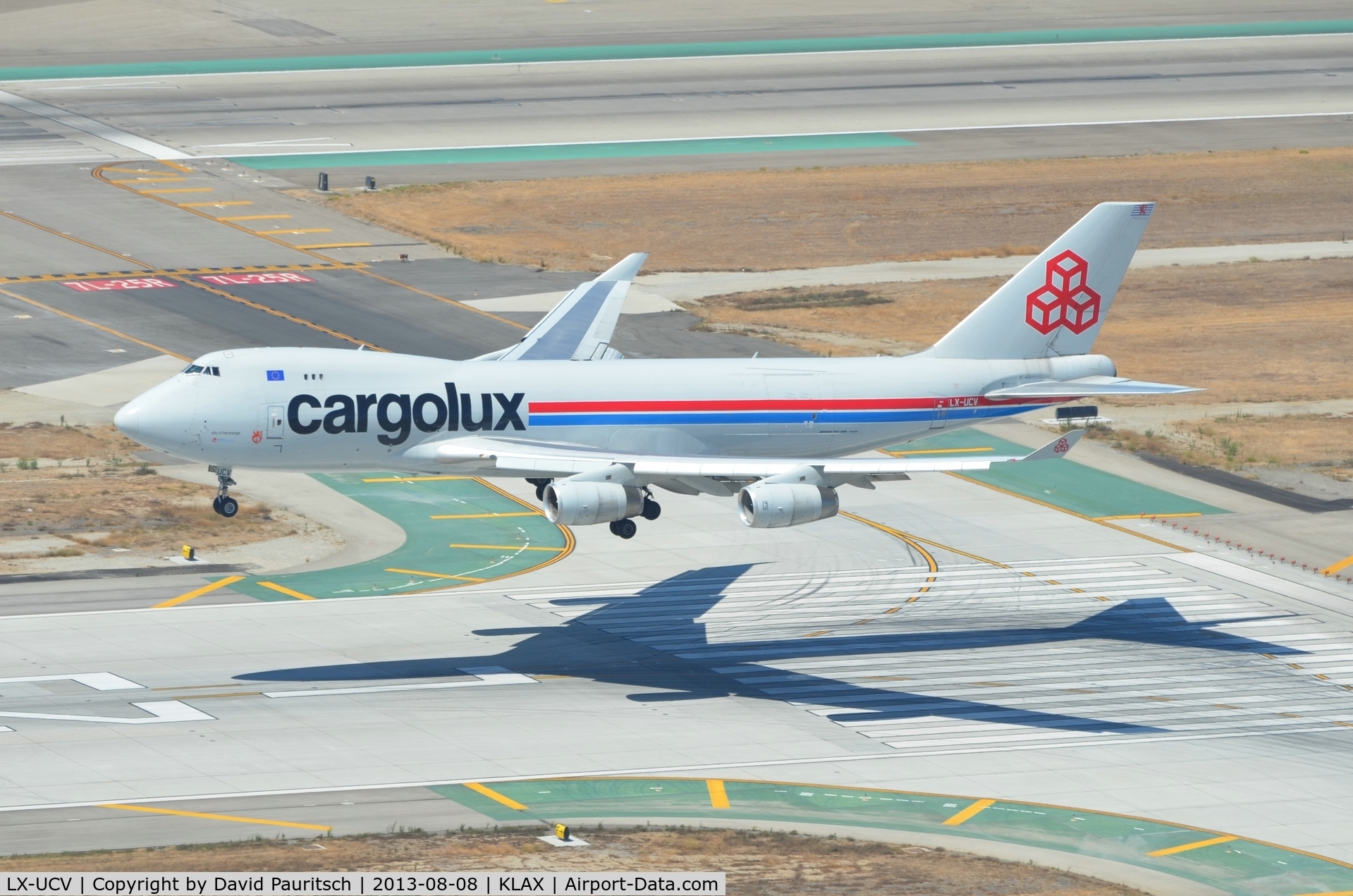 LX-UCV, 2004 Boeing 747-4R7F/SCD C/N 33827, Cargolux