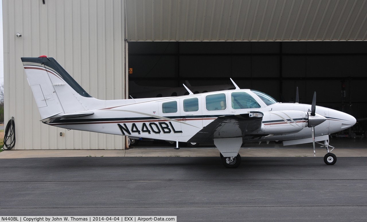 N440BL, 1977 Beech 58 Baron C/N TH-801, At Rest....