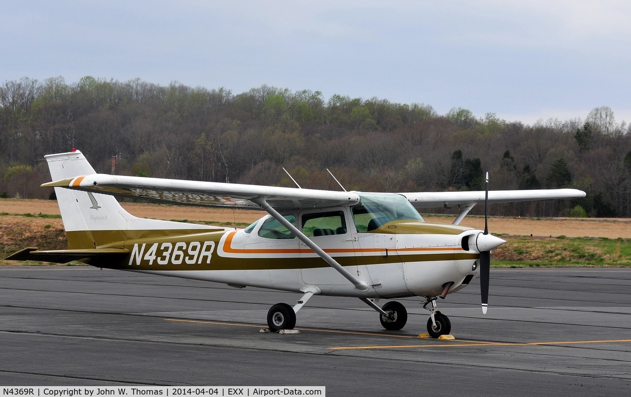 N4369R, 1974 Cessna 172M C/N 17263120, At Rest....