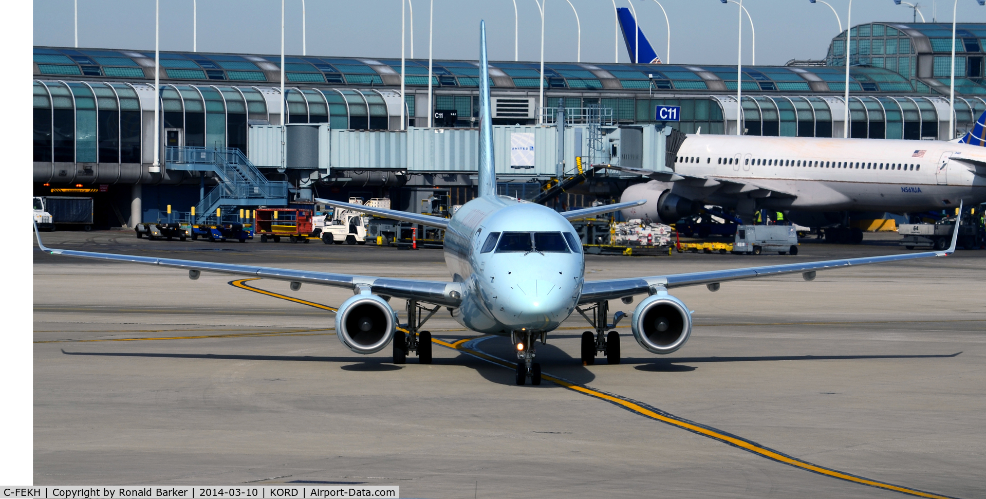 C-FEKH, 2005 Embraer 175SU (ERJ-170-200SU) C/N 17000102, Taxi Chicago