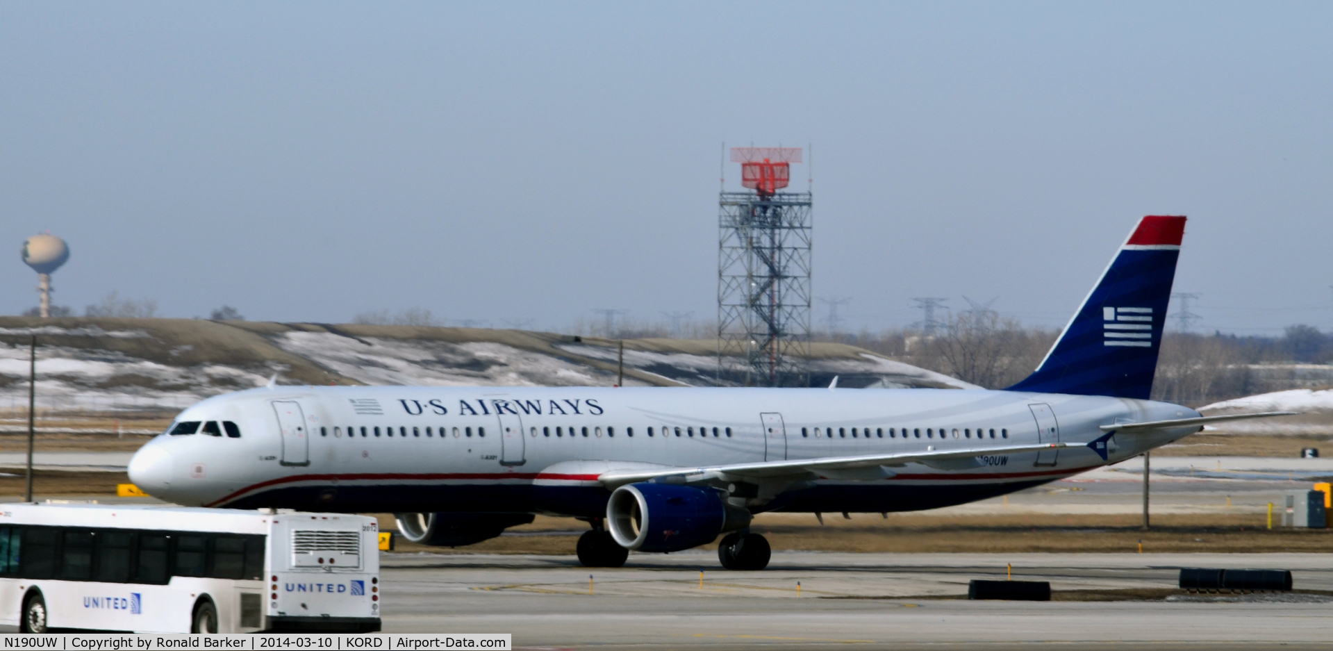 N190UW, 2001 Airbus A321-211 C/N 1436, Taxi Chicago