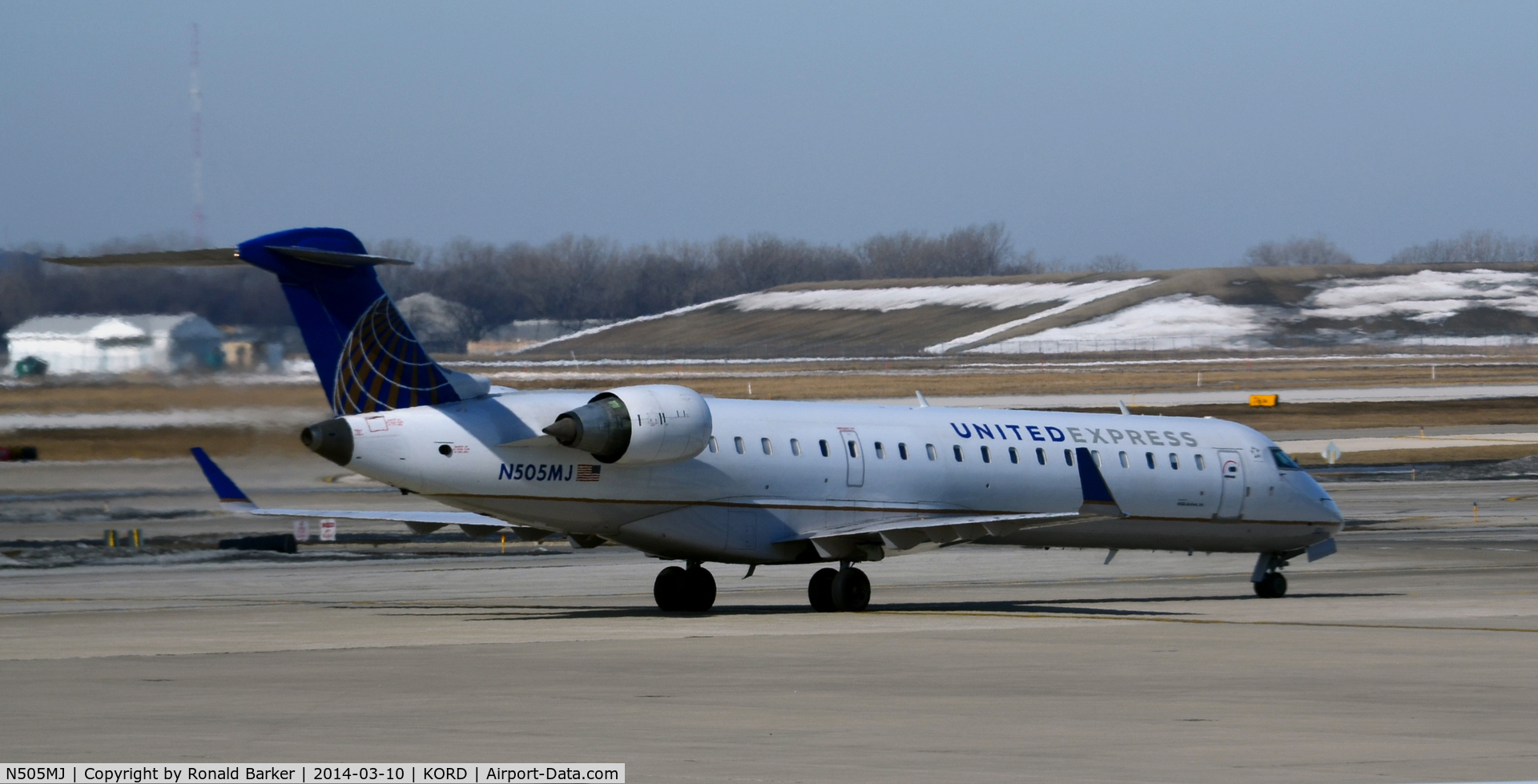 N505MJ, 2002 Bombardier CRJ-700 (CL-600-2C10) Regional Jet C/N 10070, Taxi Chicago