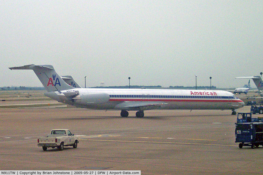 N911TW, 1983 McDonnell Douglas MD-82 (DC-9-82) C/N 49182, N911TW MD-82 DFW 27.5.05