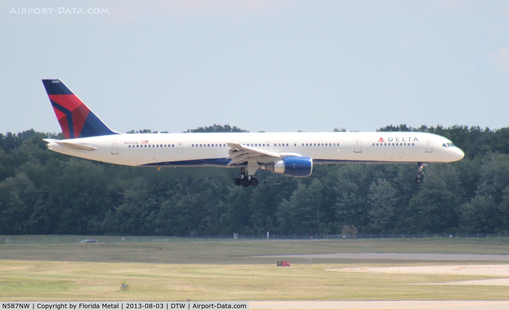 N587NW, 2002 Boeing 757-351 C/N 32986, Delta 757-300