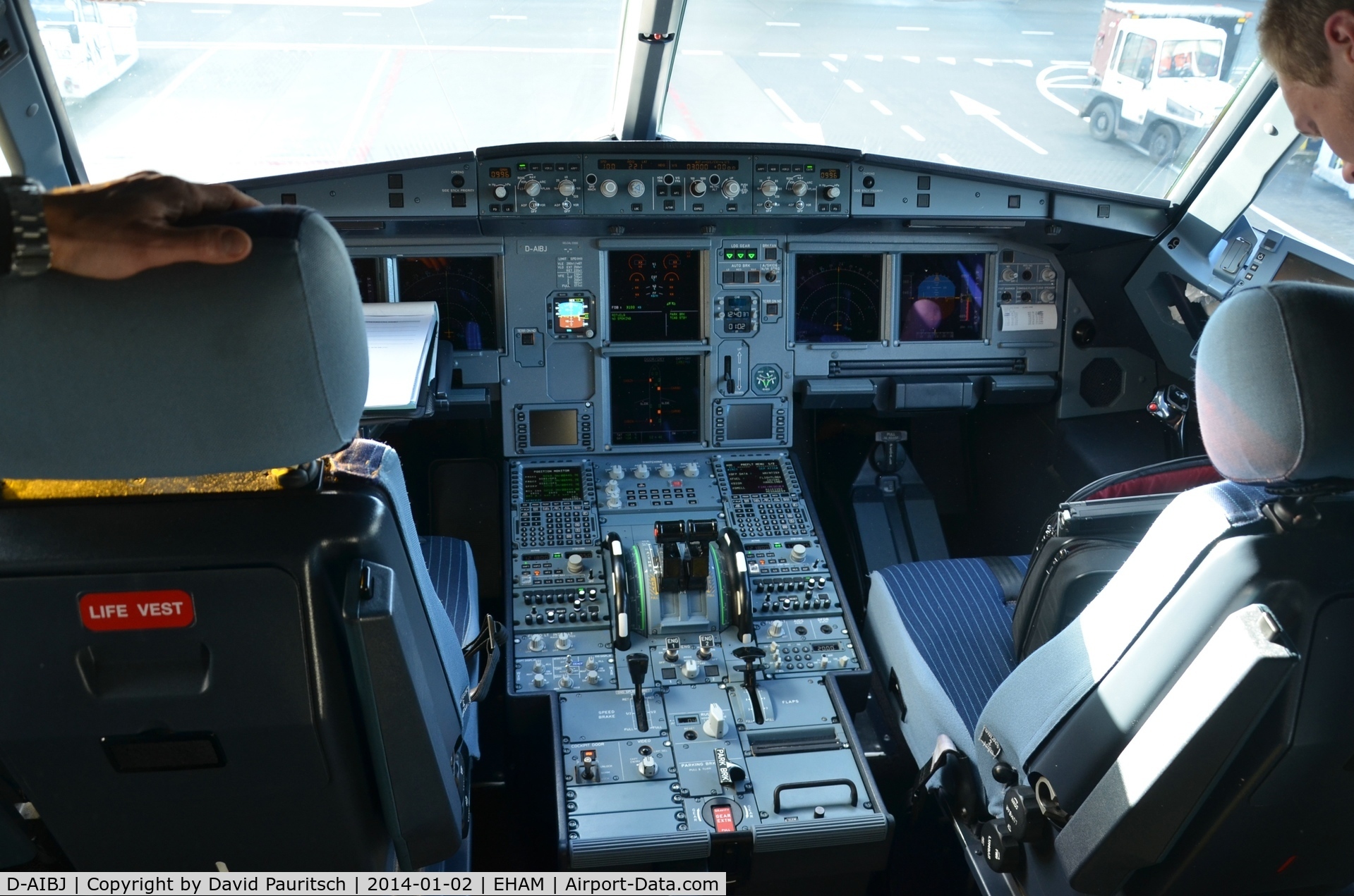 D-AIBJ, 2012 Airbus A319-112 C/N 5293, Cockpit