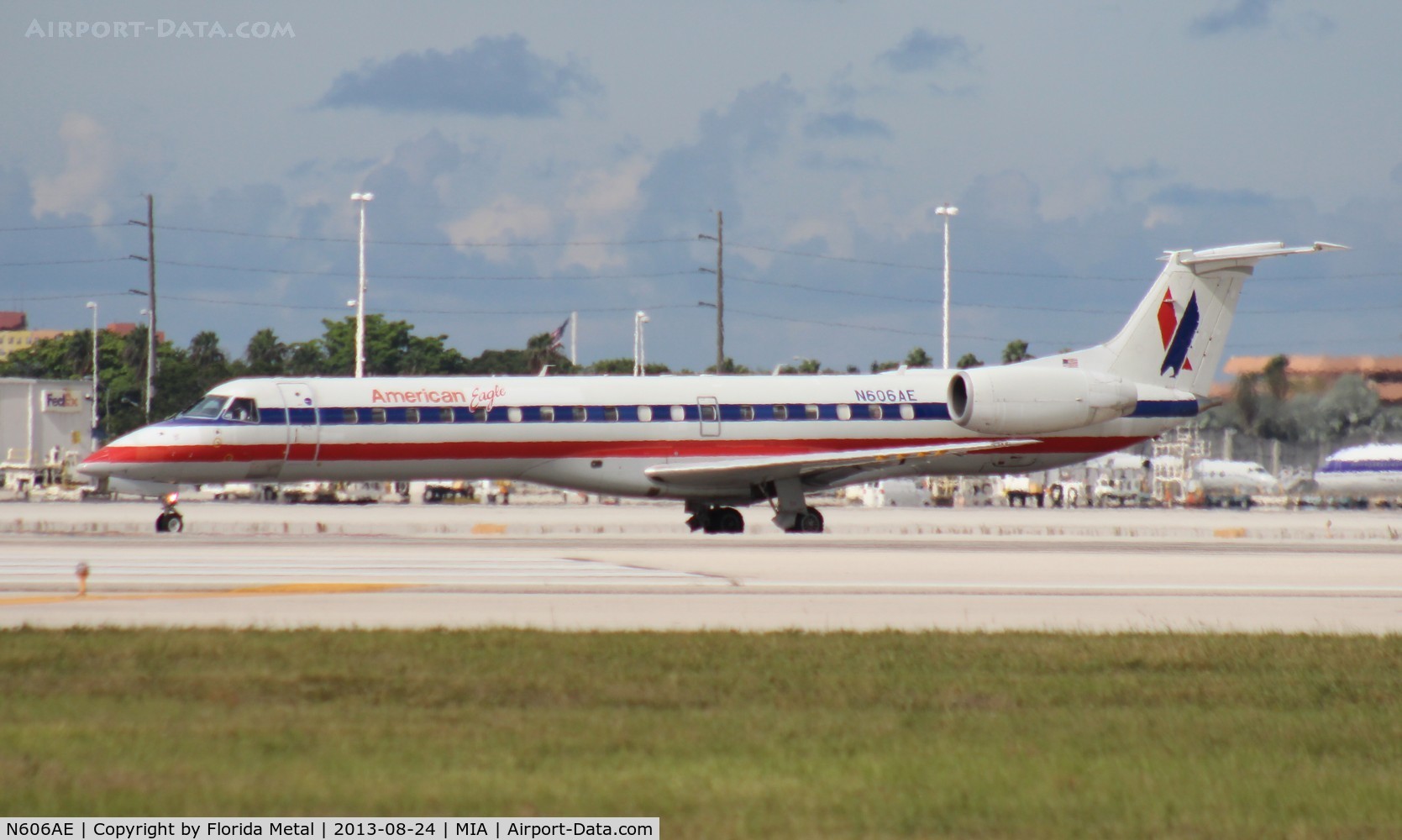 N606AE, 1998 Embraer ERJ-145LR (EMB-145LR) C/N 145062, Eagle E145LR