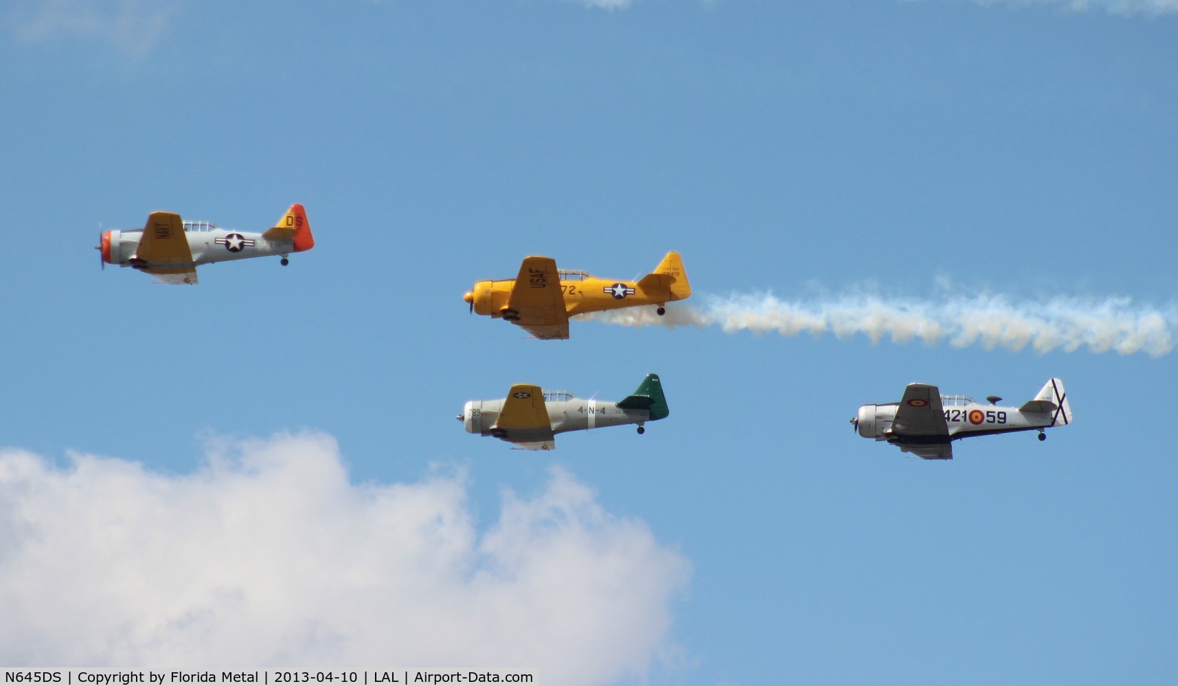 N645DS, 1944 North American SNJ-5 Texan Texan C/N 88-17678, SNJ-5 and T-6 formation