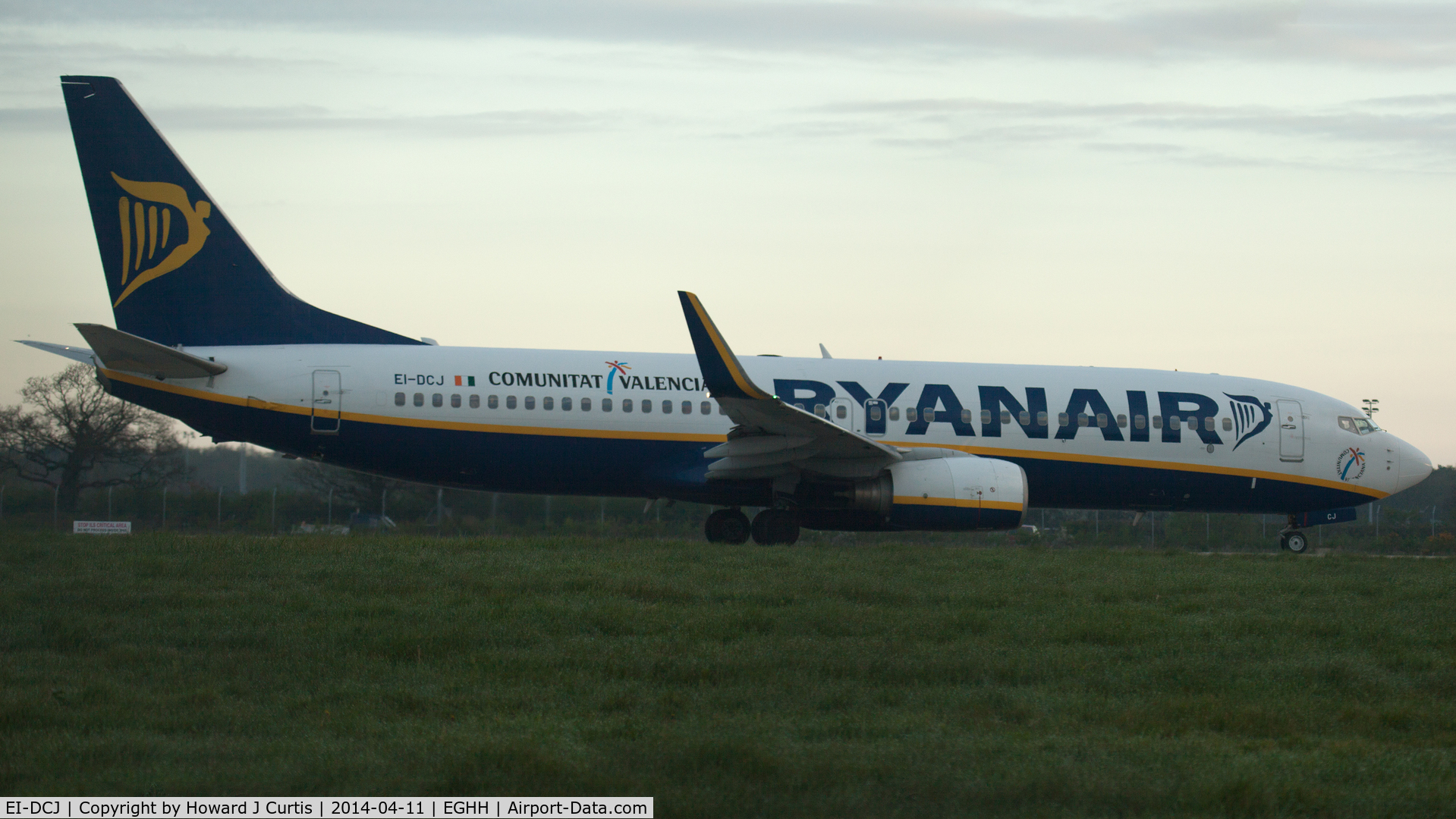 EI-DCJ, 2004 Boeing 737-8AS C/N 33564, Ryanair, early morning departure.