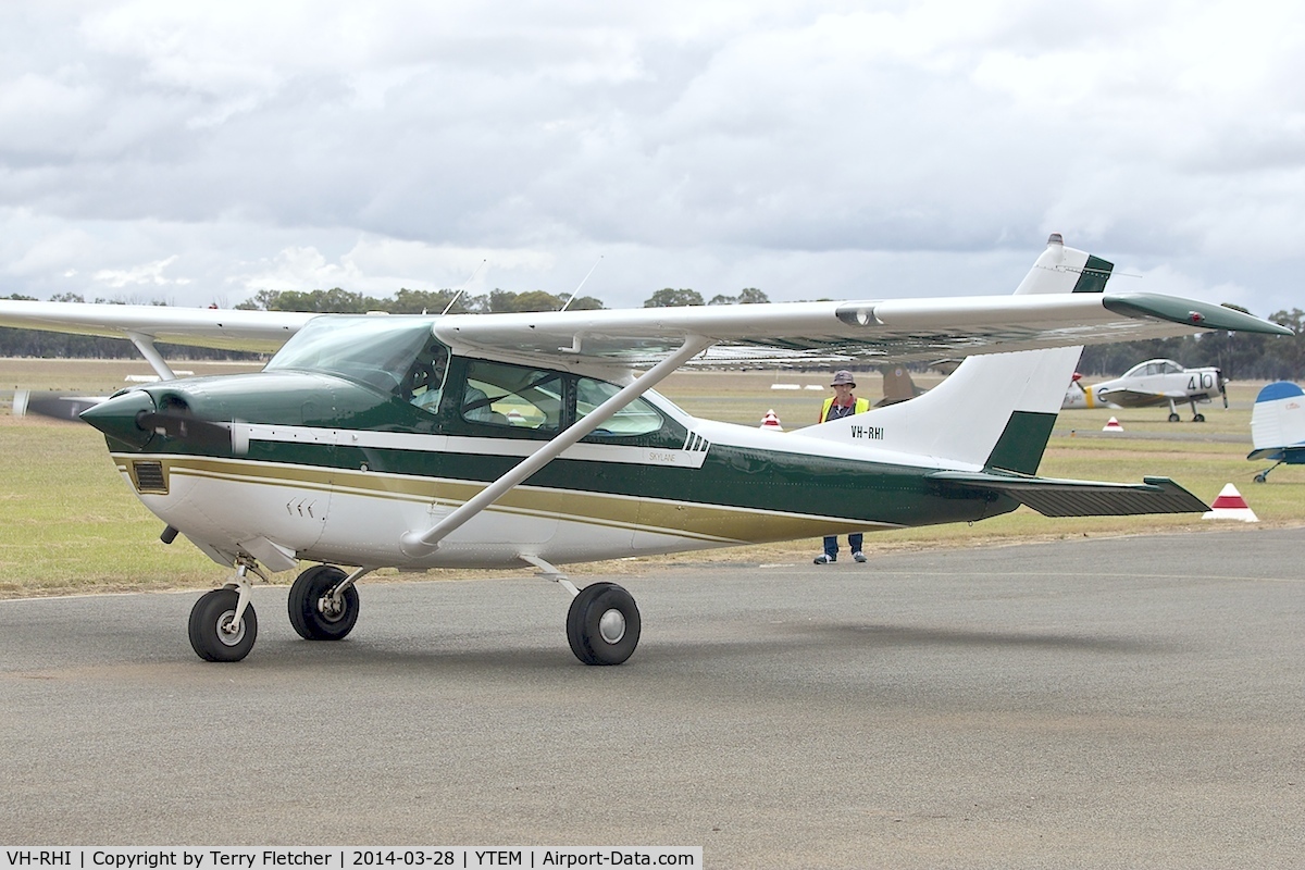 VH-RHI, 1965 Cessna 182J Skylane C/N 18256697, At Temora Airport during the 40th Anniversary Fly-In of the Australian Antique Aircraft Association